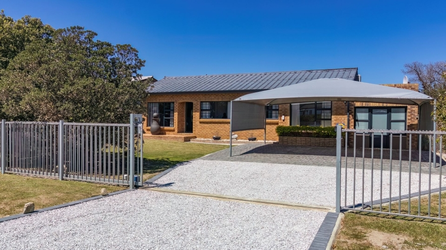 4 Bedroom Property for Sale in Sandbaai Western Cape